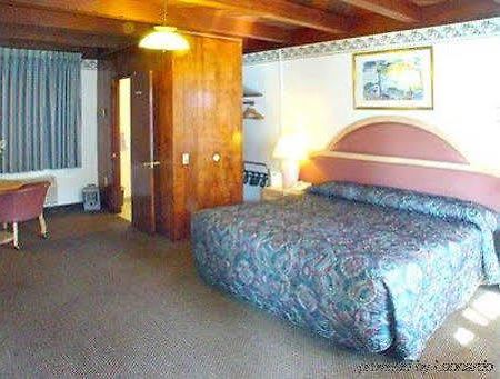 Cloverdale Oaks Inn Δωμάτιο φωτογραφία